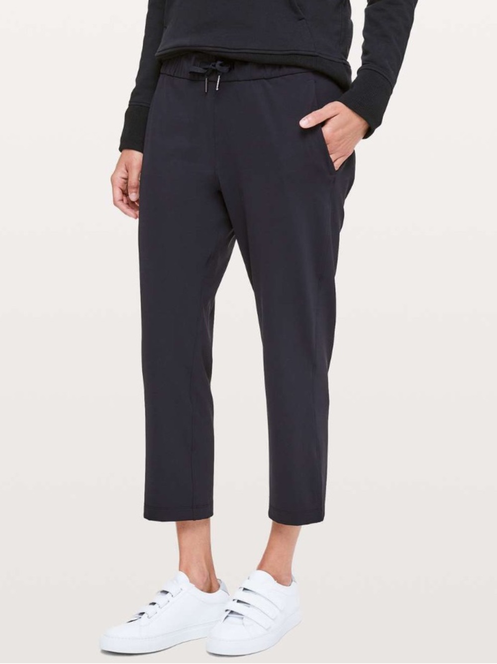 Lululemon On The Fly Crop *23" relaxed fit 4 way stretch in black women's 6